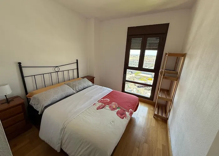 Calido Apartamento Con Piscina Y Garaje